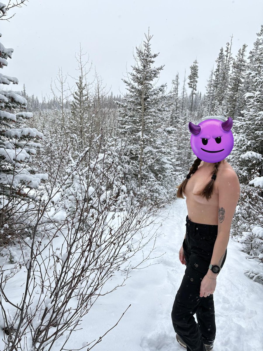 I always show off my #tits when I go for a hike 💋