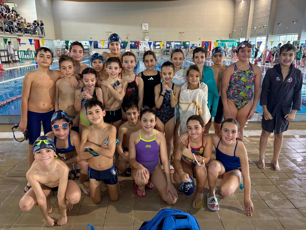 Nuestro Equipo Prebenjamin-Benjamin CN2H con 23 nadadores y sus entrenadoras Lucía Navarro y Lidia Robles ha participado hoy en la 3°Jornada Provincial en La Rinconada. 

Nuestros peques siguen diviertiendose y mejorando su natación logrando el 1° puesto por equipos💪💪