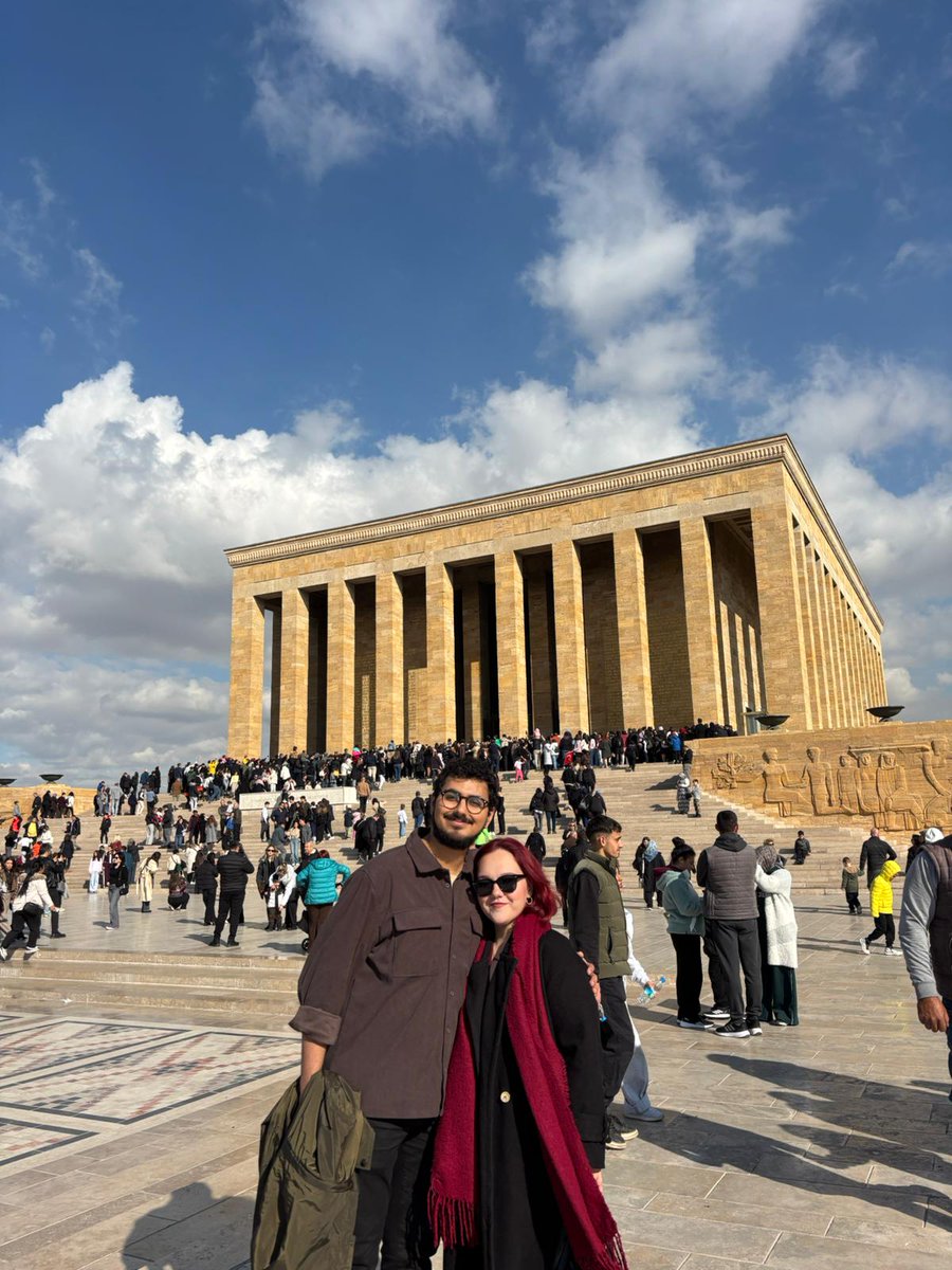 gokcethis's tweet photo. Olsun bizim de böyle 'büyüklük' fotoğraflarımız olur https://t.co/AcPi8lSom7