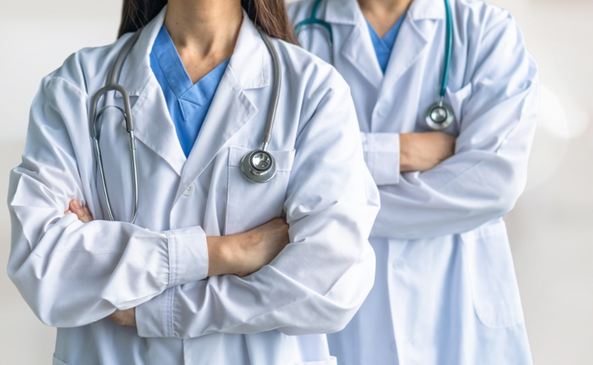 seblatombe's tweet photo. 🚨🔴 ALERTE | Fuite de données - 23 535 médecins concernés 🇫🇷 ⤵️

Un hacker a piraté une base de données de médecins remplaçants exerçant en France.
Le fichier regroupe les informations personnelles de 23 535 docteurs, dont leur nom, prénom, localisation et numéros de téléphone.

Ces données exposent les professionnels de santé à des risques élevés de phishing ciblé, d’escroqueries et d’usurpation d’identité.

📂 Données compromises :
👉🏻 Nom et prénom
👉🏻 Email professionnel
👉🏻 Numéro de téléphone / mobile
👉🏻 Localisation (ville, code postal)
👉🏻 Numéro d’autorisation professionnelle