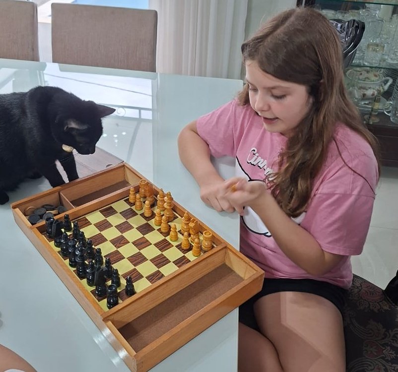 entaotha's tweet image. Essa dupla aqui jogando xadrez