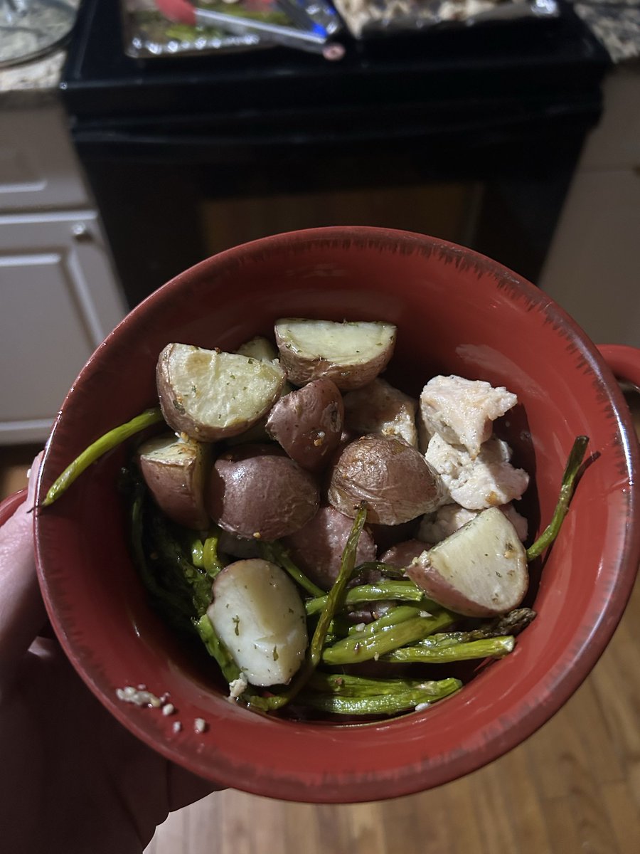 JreSeawolf's tweet photo. PvP analyst by day… 📝

…chef dejour by night! 👨‍🍳

#CookingWithJRE https://t.co/Lpyne1BlA9