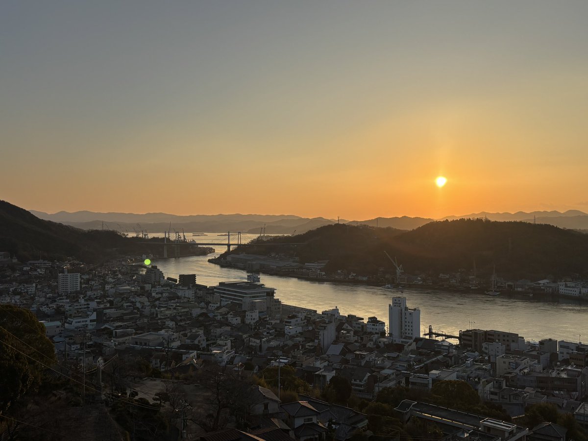 salt_t's tweet photo. 朝活
もう2月です。そんな2月末からは尾道映画祭2026開催です。オープニング上映は「リライト」
#尾道映画祭　#尾道映画祭2026 #リライト
#尾道　#尾道水道　#千光寺　#千光寺公園
#千光寺頂上展望台PEAK  #イマソラ
#尾道大橋　#新尾道大橋　#朝活　 #朝日
#ウォーキング　#walkingl  #天寧寺 https://t.co/D457lIE1K4