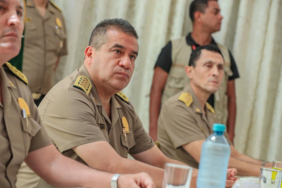 Con la participación del presidente de la república, José Jerí, y del comandante General de la Policía Nacional, Oscar Arriola, se realizó la clausura de la I Reunión de Comando Policial – RECOPOL 2026.

Durante la jornada se revisaron los avances alcanzados, en materia de