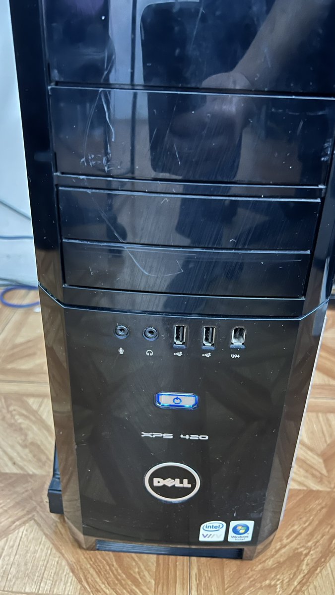 retrocompmx's tweet photo. Hoy por fin esta renovado mi ordenador Dell XPS 420 con Windows XP.
Ahora a darle uso para ordenar mi libreria de software y revistas informáticas retro.
#retrocomputingmx #Dell #xps420 #WindowsXP #computerrepairing https://t.co/W1qFwznYgs