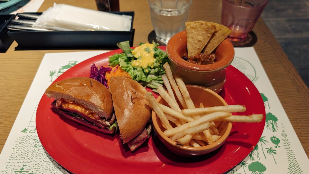 urayan19's tweet image. おはようございます！
朝食は島サンドにしました、うまうま😋