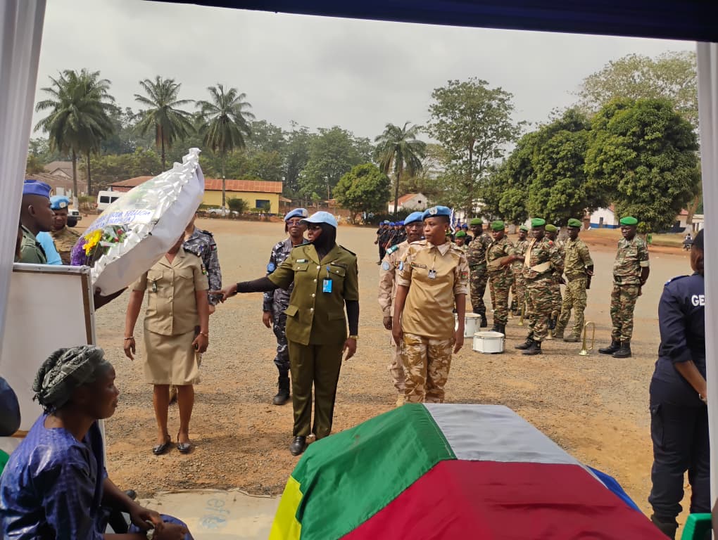 UNPOL_RCA's tweet photo. Le Réseau des femmes @UNPOL #MINUSCA, sous la direction du Chef @UNPOL P.I, a rendu hommage à la gendarme Félicia Colette Tenda, assassinée lors d'une attaque sur l'axe Bossangoa-Nana-Bakassa. La cérémonie, organisée à la #DG de la gendarmerie nat.🇨🇫, a été présidée par le DGGN🇨🇫 https://t.co/vzWRjQBBhN