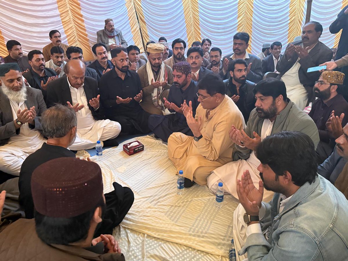 Aizazpanhwar's tweet photo. Mr. Nisar Ahmed Khuhro, President PPP Sindh &amp; MPA, Chairman PAC Sindh, along with Mr. Ali Muhammad Sahito, former GS Hyderabad &amp; NA-219 ticket holder, visited Shahpur Chakar to offer Fateha on the demise of the father of Mr. Aajiz Dhamrah, President PPP Hyderabad Division. https://t.co/u4J8ek9zzG