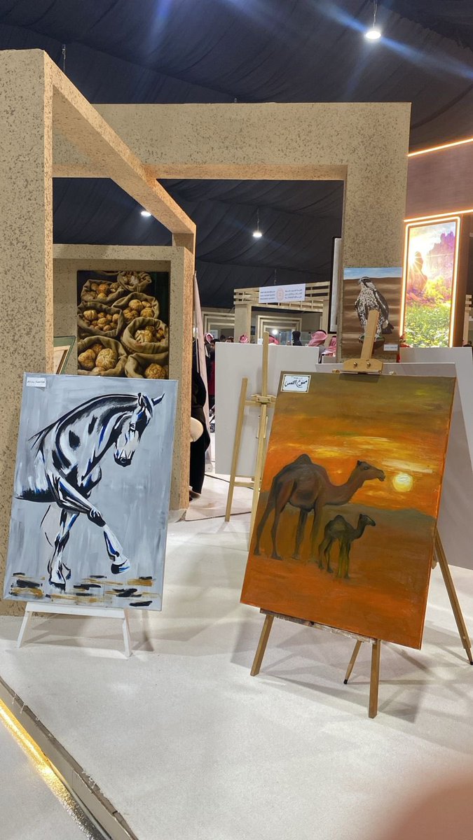 اليوم الثالث في مهرجان الصقور
منطقة الحدود الشمالية
محافظة طريف
جناح الثقافة والفنون
( تُراثنا .. موروثنا .. فنوننا .. ثقافتنا )