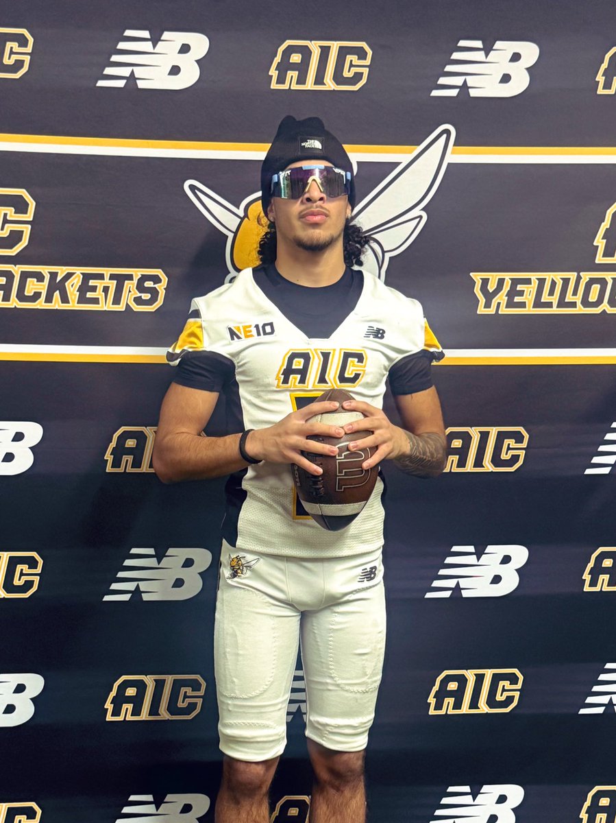 MakiyeHoward's tweet photo. Had a great visit and conversation with @CoachChipka and @CoachMikeBlock  Thank you Coach Block for having me come up to AIC, loved campus and meeting you and the Coaching staff https://t.co/k3ipQsOueT