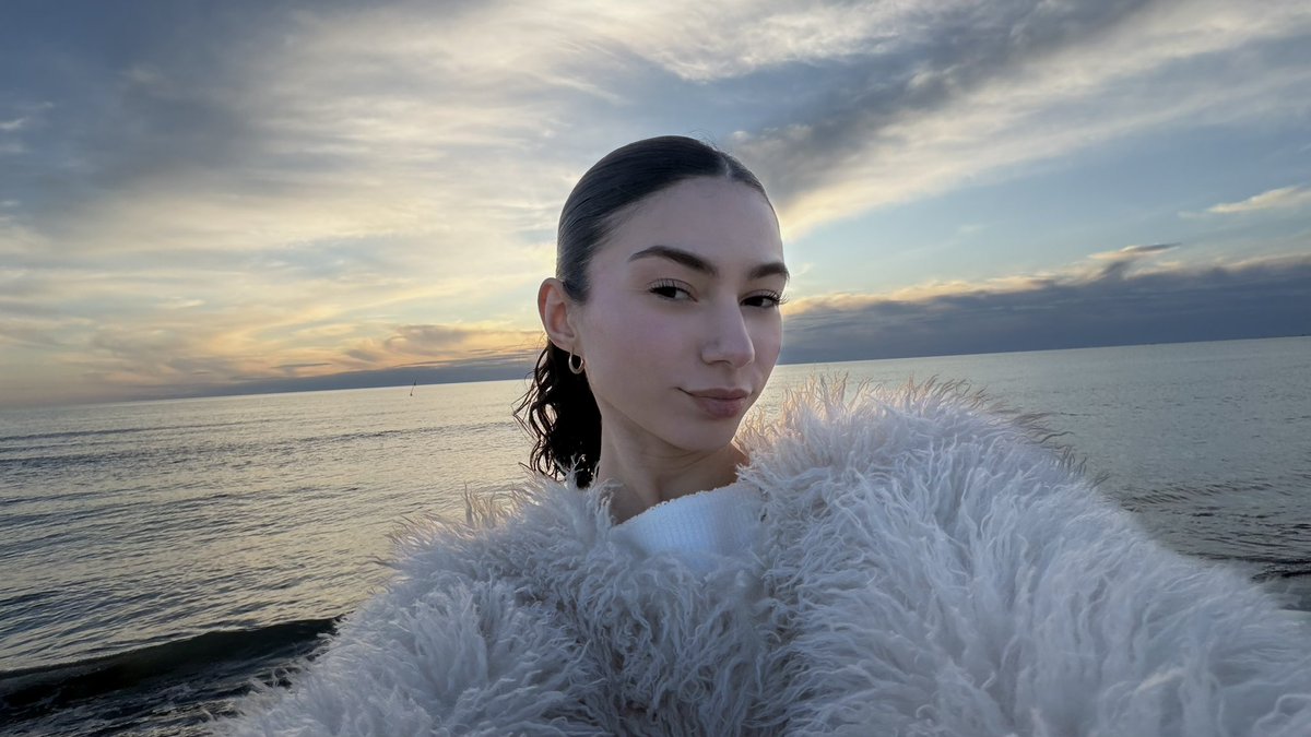 minola02's tweet photo. Type of weekend i want🥺🤍 https://t.co/k3g776AFcS