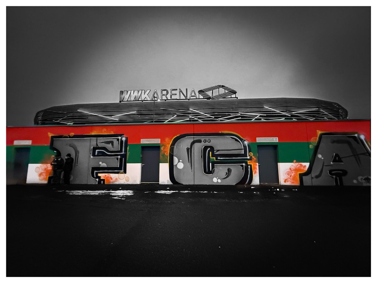 success looks often easier than it is, today: 3️⃣ 🔴🟢⚪️ for <a href="/FCAugsburg/">FC Augsburg</a> and 30.660 fans in the stadium which shines green tonight … 🤙 #FCAFCSP w/in #DelightfulWinter and #NurDerFCA cc. <a href="/FCA_World/">FC Augsburg</a> <a href="/Bundesliga_DE/">BUNDESLIGA</a> <a href="/Bundesliga_EN/">Bundesliga English</a>