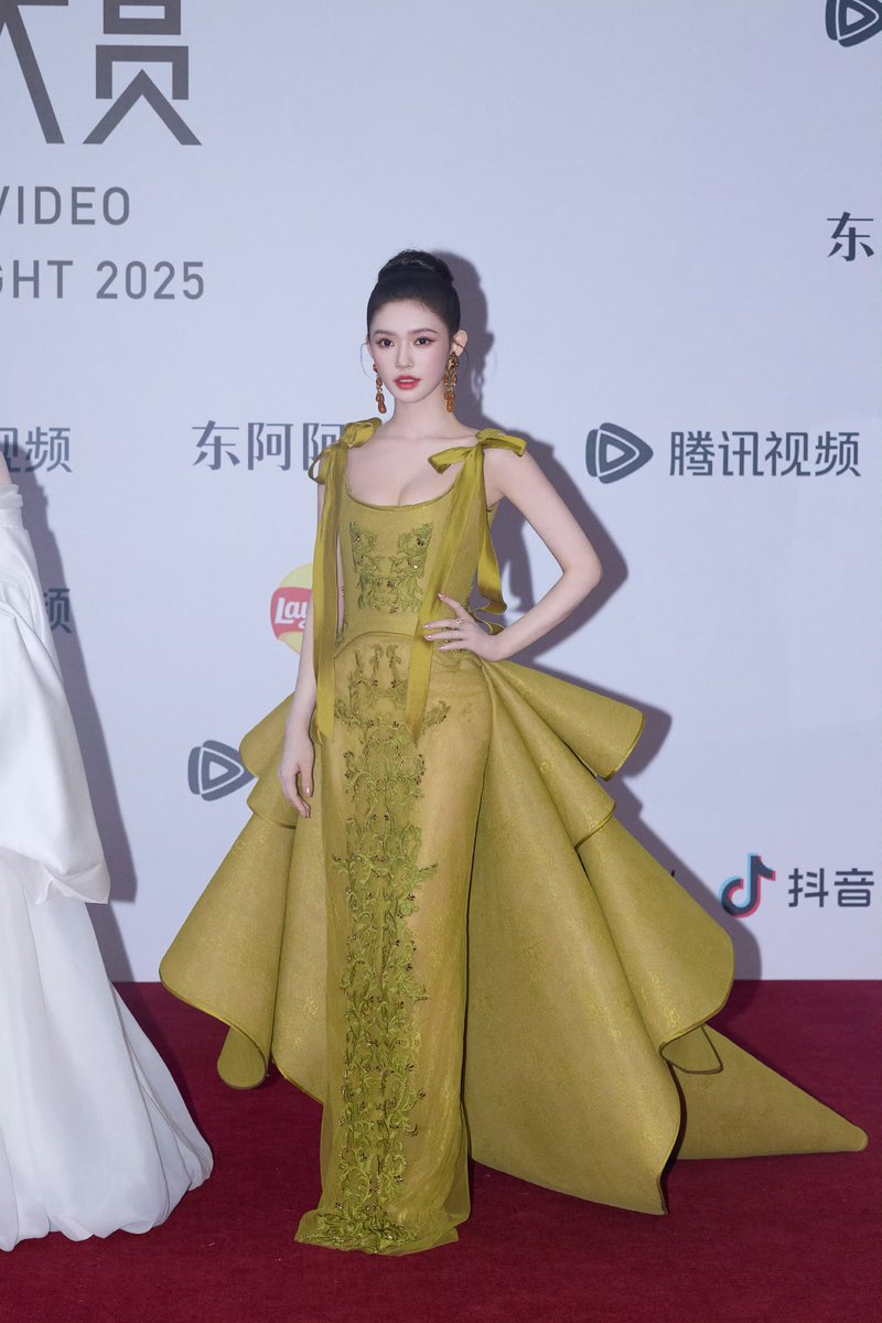 bai_lu_twh's tweet photo. #LinYun #JellyLin #林允 🇨🇳💕💕💕
Lin Yun for 2025 Tencent Video All Star Night
#2025TencentVideoAllStarNight
📺#ADreamOfSplendor
📺#LesBelles
📺#FootprintsOfChange https://t.co/VY2Nh0VGzC