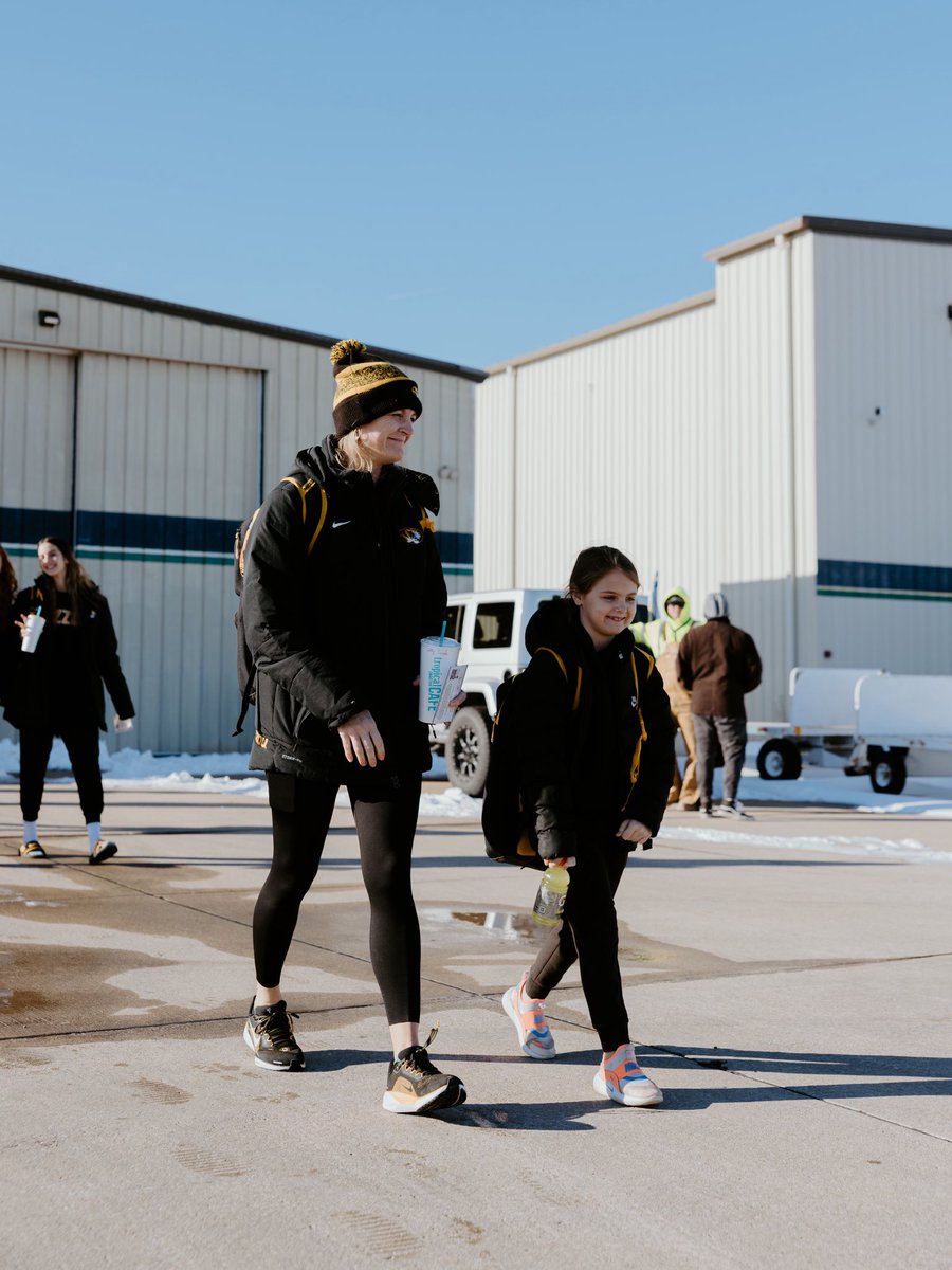 MizzouWBB's tweet photo. See you soon, StarkVegas ✈️

#MIZ x #OurZou | #FlyCOU https://t.co/Yzudt2Yl8b