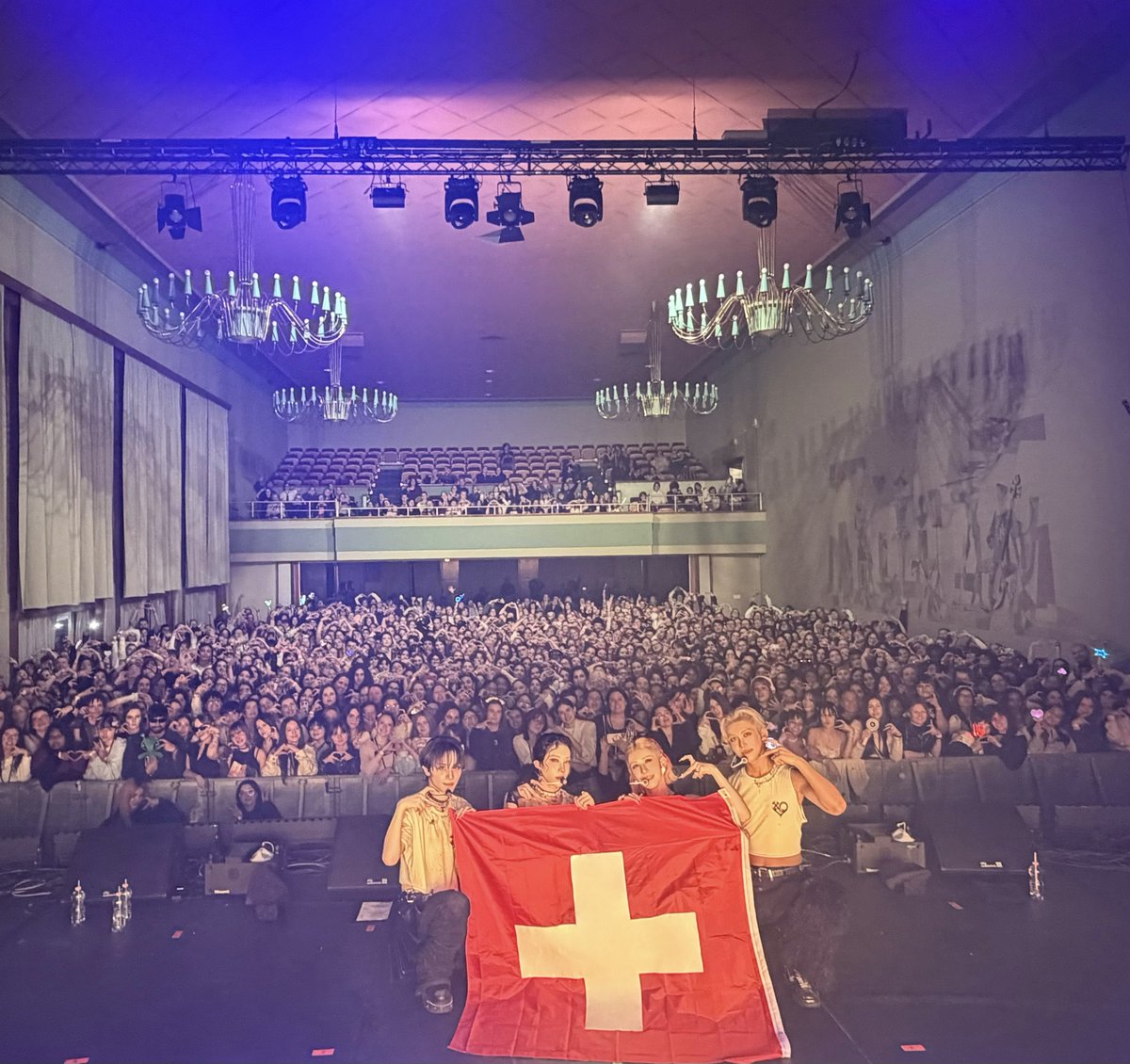 XLOV_official's tweet photo. [📸]

260131
XLOV FIRST EURCPEAN TCUR JANUARY&amp; FEBRUARY 2026 IN Renens

#XLOV #엑스러브
#FIRST_EURCPEAN_TCUR https://t.co/sIZfZYHArk