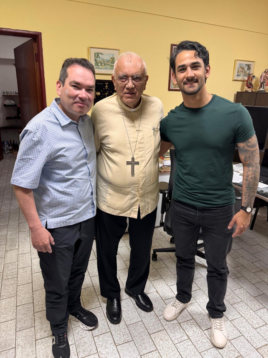 En estos días tan importantes para la vida del país, poder escuchar a quien ha vivido parte de la historia venezolana con roles de mucha importancia, como lo es el Cardenal Baltazar Porras, es para mí muy valioso y enriquecedor. He tenido la oportunidad de conversar con él en