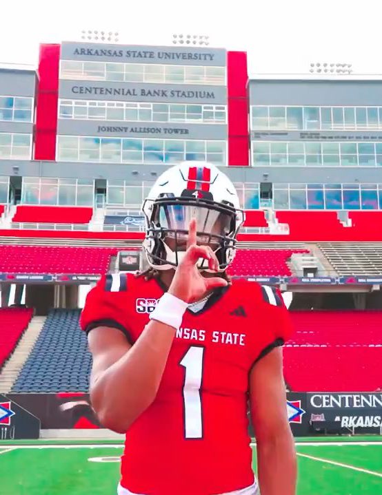 MvpKason's tweet photo. Blessed to receive an 🅾️ffer from Arkansas State #AGTG @Kennyhill13 

@CoachC_Osunde @pnelly73 @ahscoltfootball @CoachJ_O @MikeRoach247 @adamgorney @DemetricDWarren @samspiegs https://t.co/SFs53xVegD