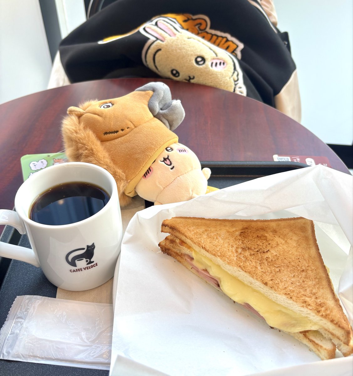 お友達に色々渡す物があったのでちょっとお邪魔〜(作業しようと思ってiPadは持ってきたw)