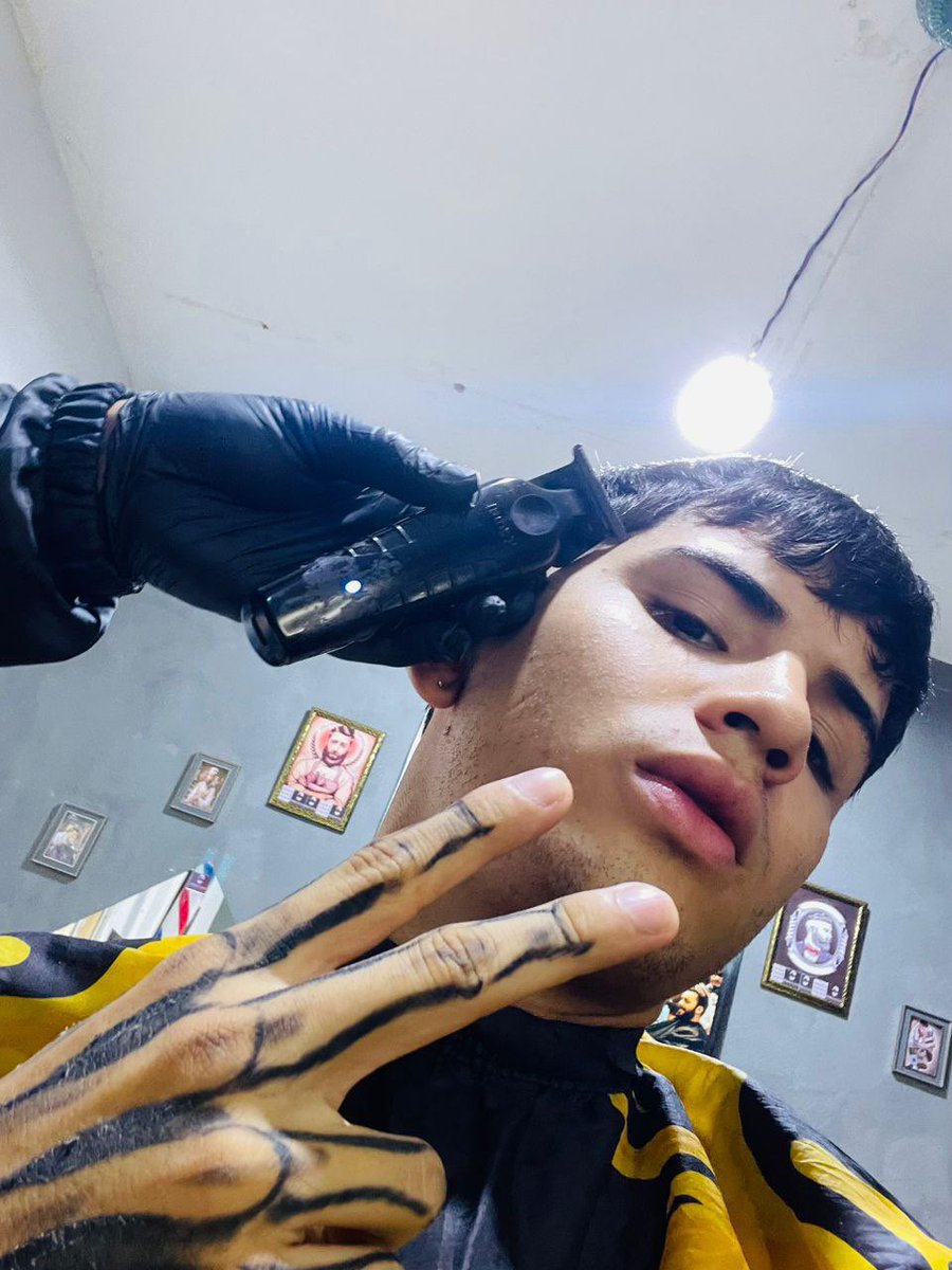 rd137908's tweet photo. Quieres ver lo que pasó en la peluquería ? Cómo terminó todo? 😈😈 contenido en descuento 🥵🥵 https://t.co/FOWjSgLIJD