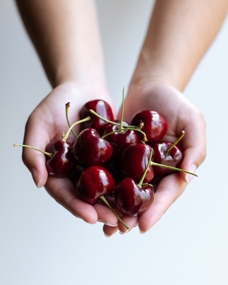 FruitsfromChile's tweet image. Weekend plans? We’re all about sweet and simple. 🍒
Grab a handful of cherries from Chile. Chill vibes only.
Cherry Up your chill! 😎
#CherryUp
