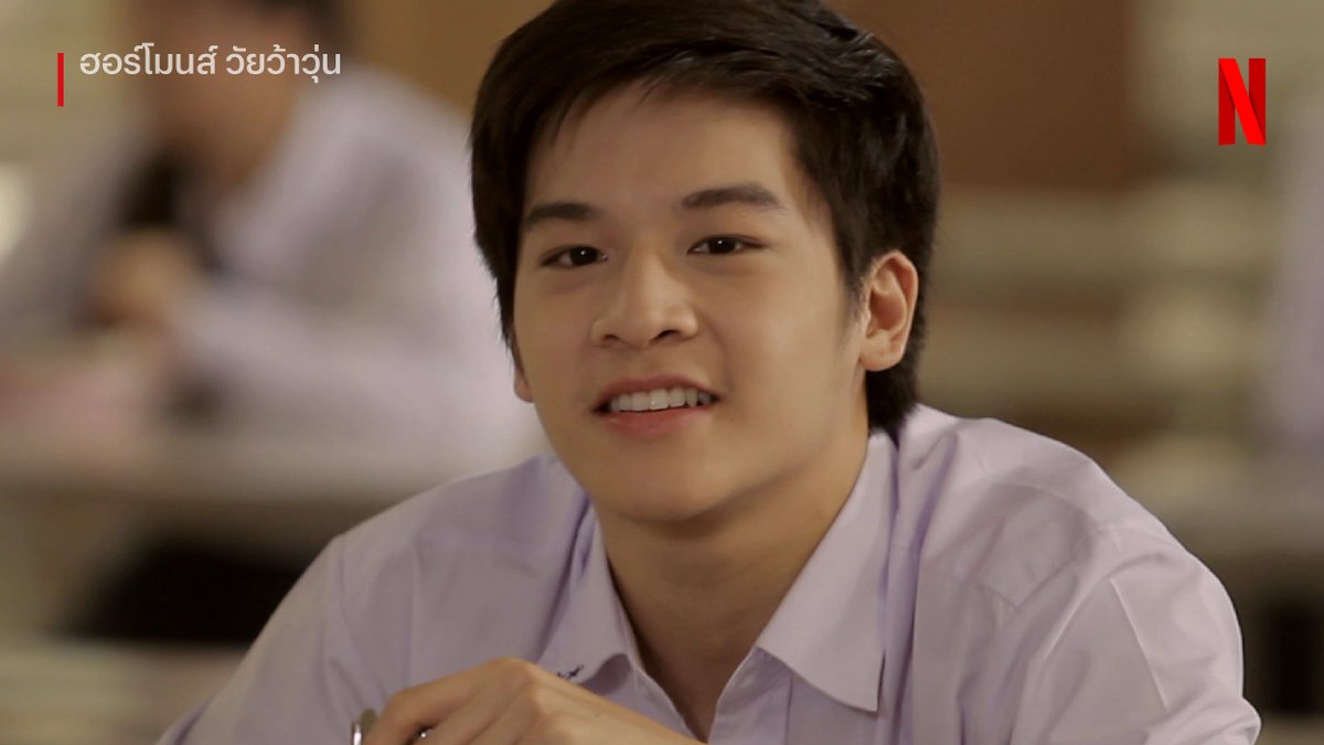 netflixth's tweet photo. จากเด็กเนิร์ดนาดาวบางกอก
สู่หนุ่มไอทีฮ็อตเนิร์ดในวันนี้
ใครที่โตมากับพี่ #มาร์ชจุ รายงานตัวในเมนต์หน่อยย 💕

#marchutavuth #NetflixTH https://t.co/e5u1OP5Lji