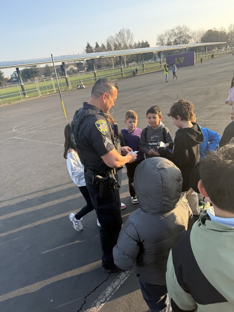 JulieCroy11's tweet image. Officer King visited Loma Vista Elementary to see all the students and hand out stickers during ability awareness week. Thank you Officer King for stopping by and always making sure our school is a positive and safe place💜💛 #weareBUSD #lvpride