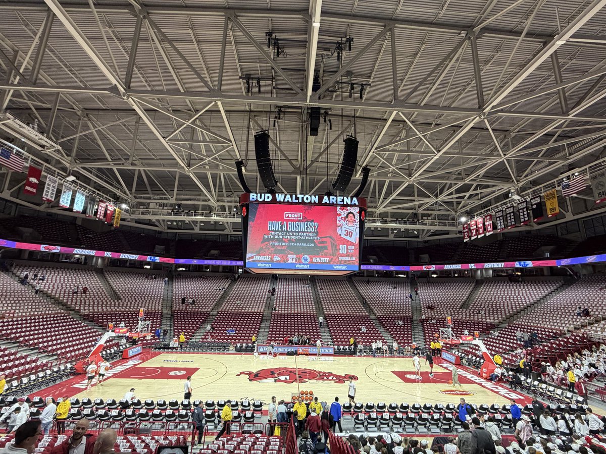 Mr2sus's tweet photo. I’m here in Arkansas and it’s free towel night for the fans. Think cal called off t-shirt night? @KySportsRadio @ryanlemond @DrewFranklinKSR https://t.co/wM7VsPmv7U