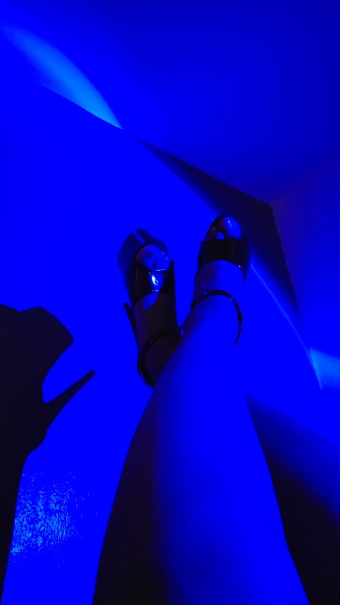 furykatnf's tweet photo. New heels. Same kink. https://t.co/YLxvEYeWts