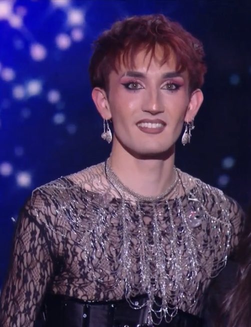yalsodael's tweet photo. La Star Academy retiendra son profil,sa voix et sa personnalité très longtemps. J’aime tellement ce genre de personne qui s’assume, qui n’a pas peur d’être elle même et qui n’essaie pas de ressembler aux autres pour plaire. C’est tellement beau à voir. Merci Victor❤️ #StarAcademy https://t.co/LoSH7ykCFf