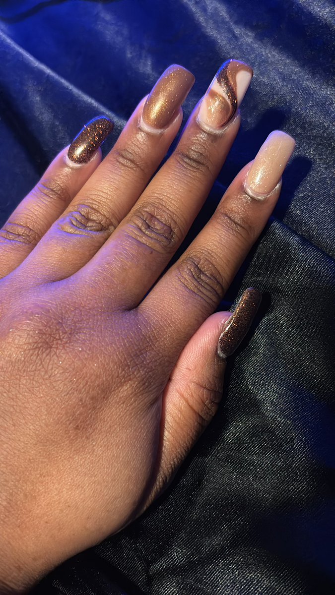 LadyFrecks's tweet image. Always recreating my own moments. Chocolate City shit but with glitter.