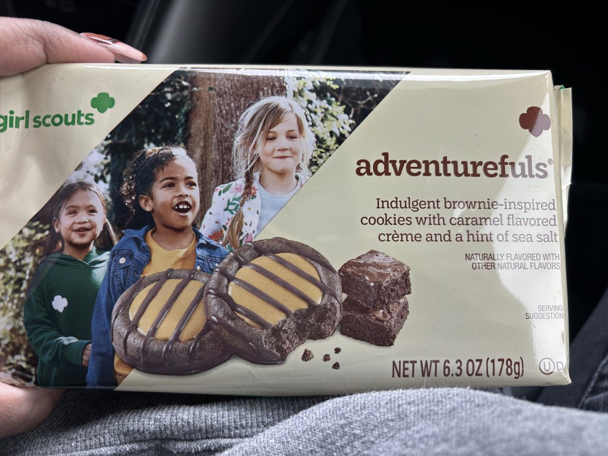 LadyFrecks's tweet image. In other news: why I got the coolest damn coworkers bruh. Nigha didn’t even have to consider me and care but since he got to place his order with the Gal Scout Slangas (lol) early, he copped me some of the most delicious cookies EVA. Thin Mint girly fasho, but these here? FLAMES!