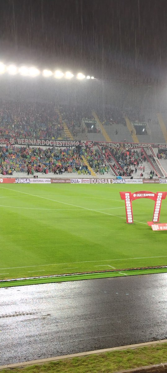 carpio_ivan's tweet photo. #Liga1TeApuesto #Fecha1
Por arrancar el partido en la UNSA entre #Melgar y #Cienciano. La lluvia también se hace presente. https://t.co/Vgmq9NTJtz