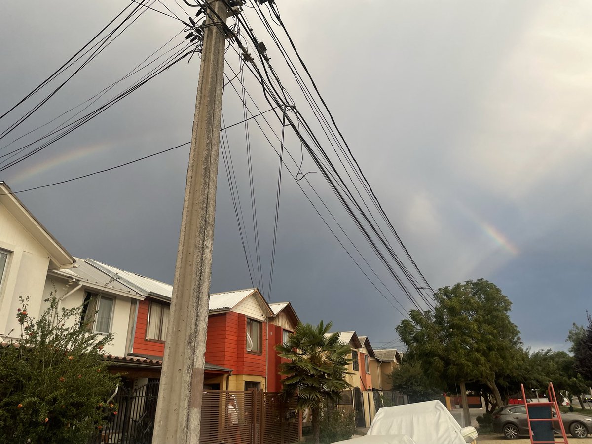 SilviaTapi58044's tweet photo. Sin luz en sector baquedano Rancagua … se viene la lluvia con truenos relámpagos y granizos https://t.co/tqkA7OuM2S