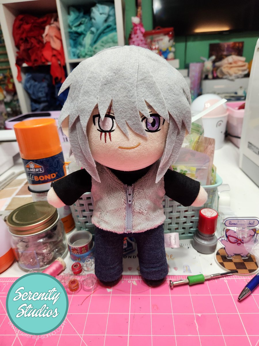 SerenitySama's tweet photo. Finally finished the OC I was working on! Medium human shop order. His little zipper on his vest is functional and adorable! 😂💕 https://t.co/tHhw3ZT0Di