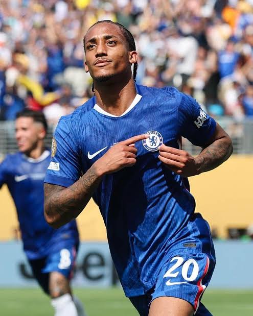 Ohsimple1's tweet image. Who's winning the best signing of the season 👏?

Like for Ekitike         Repost for Joao