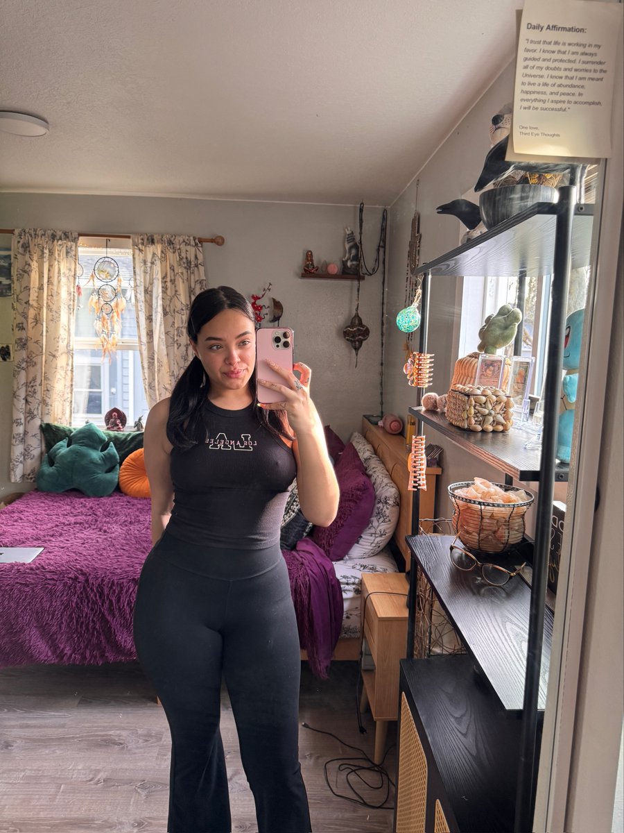 ashley 🎀 tweet media