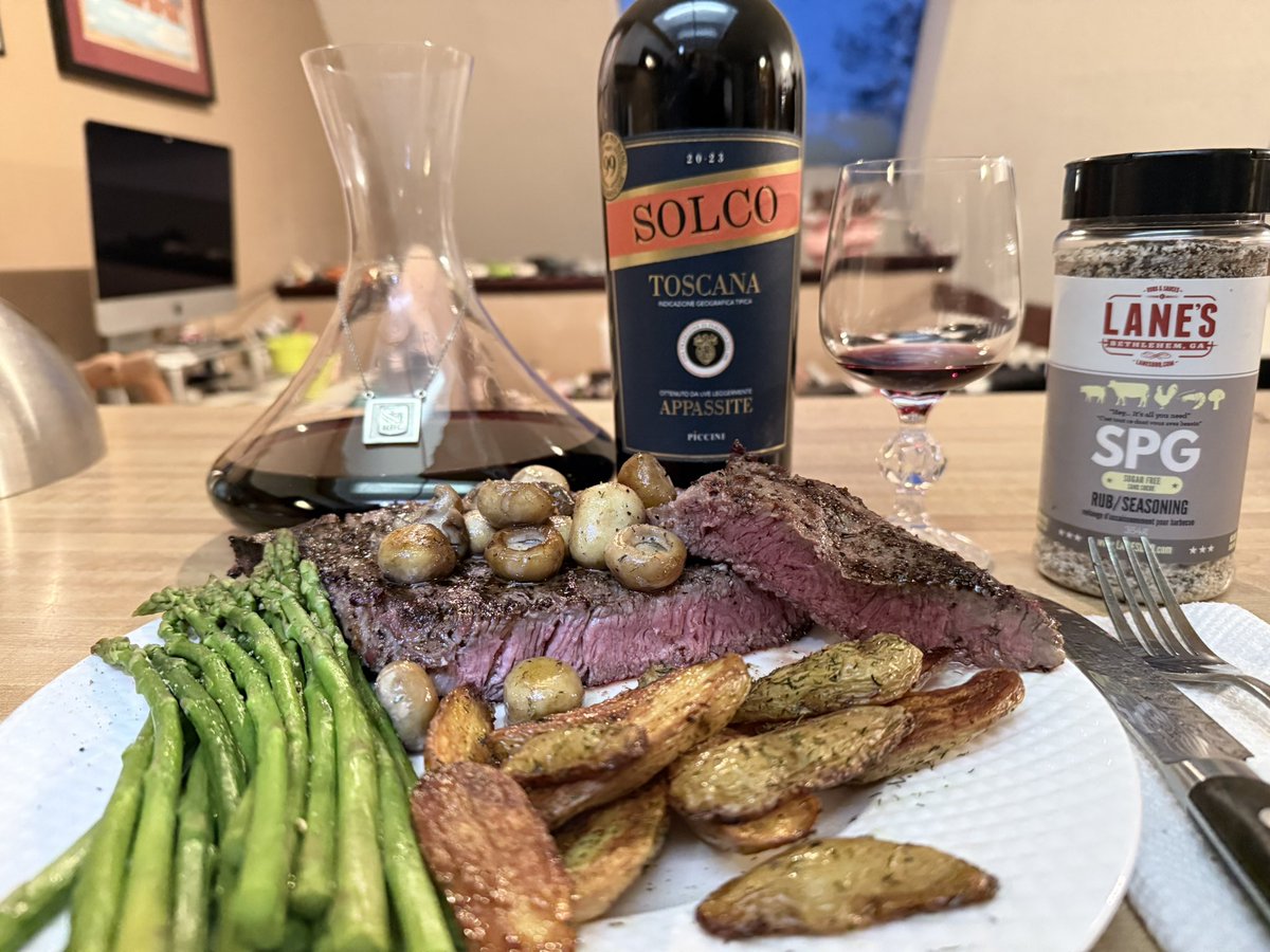 Shooker35's tweet photo. #BigGreenEgg
Roasted Fingerling potatoes 400f indirect…platesetter removed
Lane’s SPF rubbed Rib Steak
Served with Sautéed bell mushrooms, Asparagus & 2024 Piccini Solco Toscana Uve Leggermente Appassite https://t.co/z7lv53PlEX