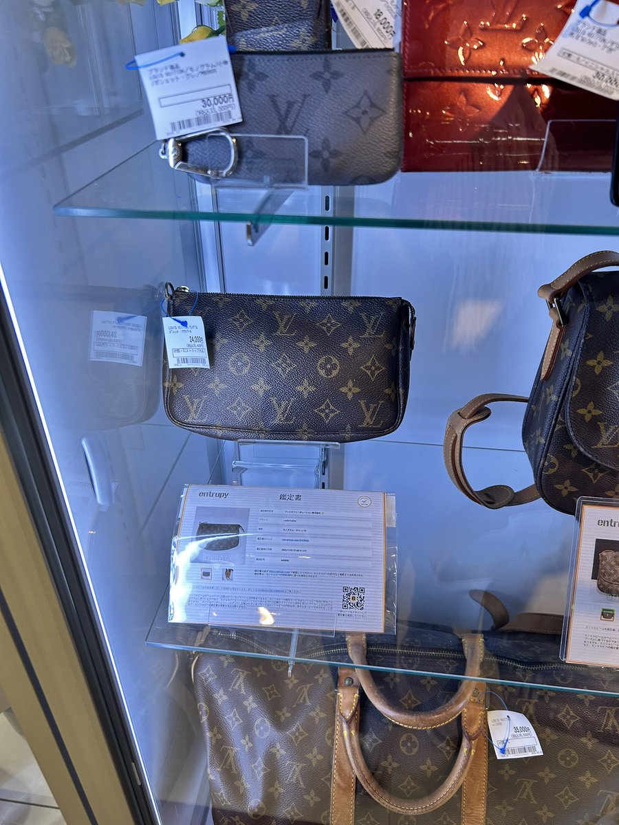 kforkinsley's tweet photo. pov u love thrifting 

Coach 180ribuan, tas lv cuman 2.6jutaan, dapet montbell juga https://t.co/9jaPxVGRpC
