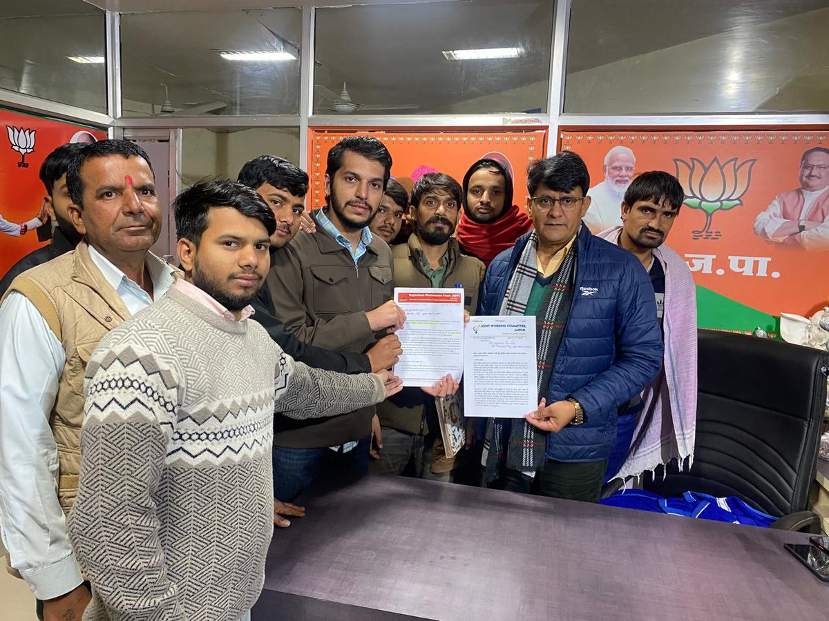 मुख्य प्रवक्ता भाजपा व पूर्व विधायक चौमू श्री रामलाल जी शर्मा को आगामी फार्मासिस्ट भर्ती 6826 पदों पे लिखित परीक्षा से पूरी करवाने के लिए पुरजोर मांग रखी जिससे सभी को समान रुप से निष्पक्षता के साथ अवसर मिले, पूर्ण रुप से सकारात्मक समर्थन मिला।

#फार्मासिस्ट_भर्ती_परीक्षा_द्वारा