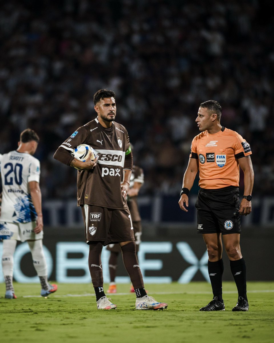 Se terminó la joda. 

368 días después nos volvieron a cobrar un penal. 

Y esta vez lo pateó el que lo tenía que patear. Nada de boludeces.