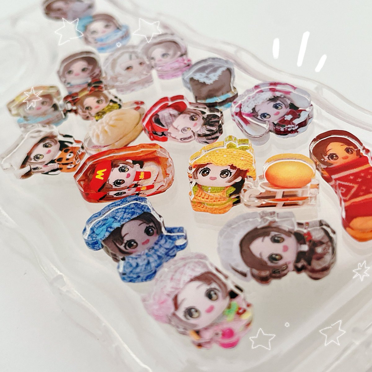 T31396Xc4's tweet image. 今までに撮ったちなぬいちゃんをスマホに入れられるように、シャカシャカアクリルにしてみました📱🪽
１シートにぎっしり詰めたら、ちっちゃサイズのちなちゃんがいっぱいになって、可愛いの濁流‼️