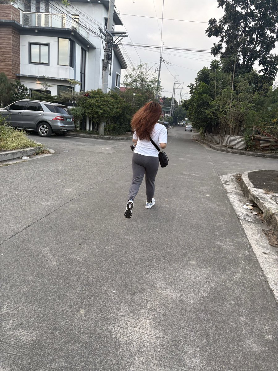 potchi30's tweet photo. @MissLica jogging and breakfast 😋💙 https://t.co/pQ7SjeD0ya