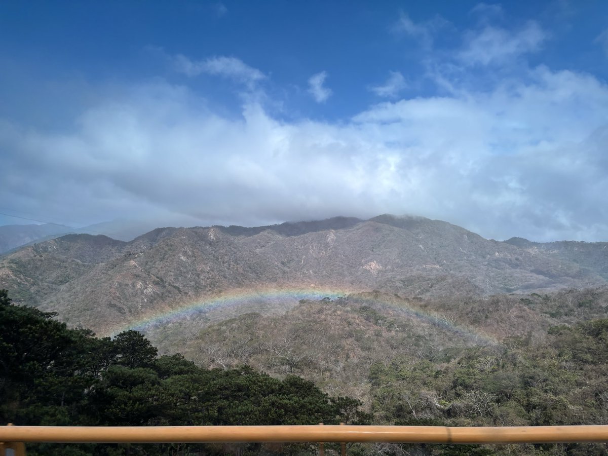 Flakyi's tweet photo. La naturaleza es asombrosa 🌈✨ https://t.co/afttRFBTBZ