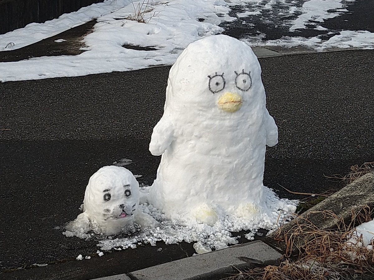 tomosappu's tweet image. 道ばたにいた雪像
ゴマちゃん？
ペンギン？
かわゆい
とける前にパチリ