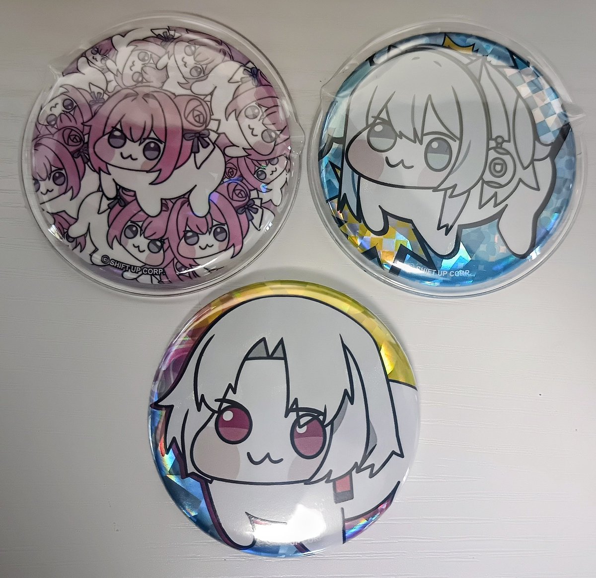 来た！ドロ来たー！！やったぁ😭シフティーもドレイクもかわいい🙌ドロにケース買わなきゃいけないしクラウンとチャイムのアクスタも探さなきゃヾ(o´∀｀o)ﾉ