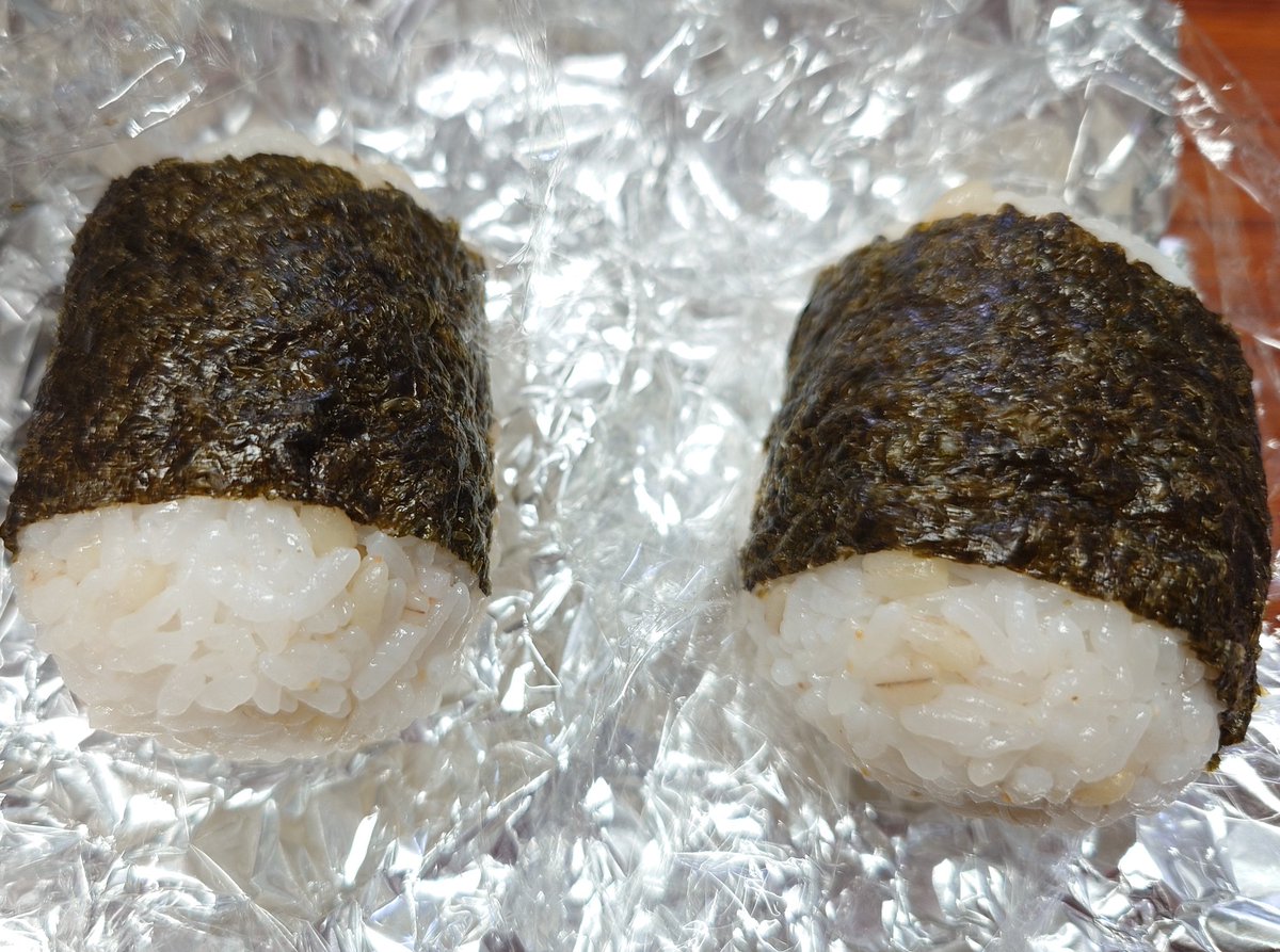 ビットコインは落ちるときは激しく落ちる。でも落ちてる最中にお腹いっぱい食べておけば（ホールドしとけば）、次の上昇で笑える。 みんなもそうだろ？  午後もよろしく😄 今日はどん兵衛と俵握り みんなは何食べてる？ ＃BTC