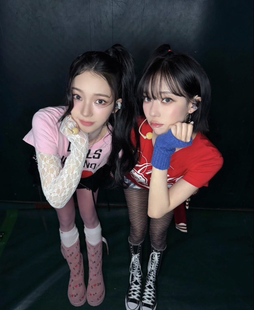 น้องหนาว💬

“วันนี้หนูจะถ่ายรูปเซลฟี่กับพี่ๆ อาซึลและพี่จีมินให้ได้เลย”
“จริงๆ นะ 555”
“หนูอยากถ่ายรูปอะ”
“555555555”
📸
“คือว่ารูปเมื่อวานอันนี้น่ะ 55555555”
“พี่จีมินบอกให้หนูทำท่านี้ หนูก็ไม่รู้”
“นึกว่ามันเป็นท่าที่กำลังฮิต”
“แต่พี่จีมินก็กระซิบ”