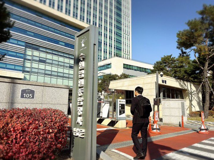 당연히 황당한 기소와 구속 이었지만 당시 조광한시장님 무죄 입증해낸 변호사가 바로 김성훈변호사! 이번에 법카제보자 경기도 갑질피해의혹 조명현님 1심 승소 이끌어낸것도 바로 김성훈변호사! 억울한 피해자들의 호위무사를 자처하시는 분😊