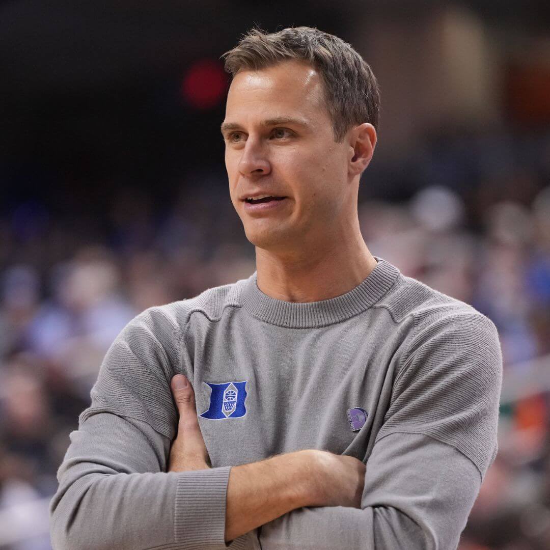 TheHoopHerald's tweet image. BREAKING: 

Sources close to the situation have indicated there may be mutual interest between The Bulls and Jon Scheyer if, and when, they move on from Billy Donovan

Scheyer, a Chicago native, is currently 109-23 at Duke with a loaded recruiting class incoming yet again