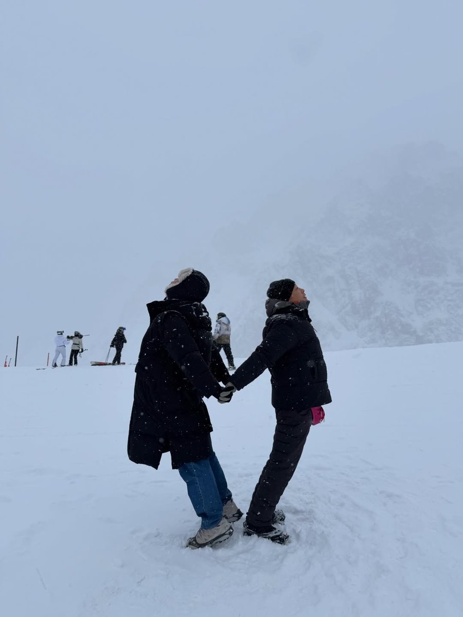 #김성균 아 온천 드가있는거 왤케 귀엽누...

(2/4)